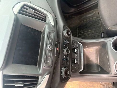Used 2021 GMC Terrain SLE w/ Driver Convenience Package AWD/4WD image 12