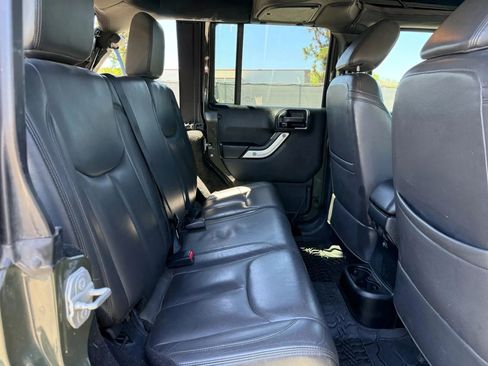 Used 2015 Jeep Wrangler Unlimited Sahara w/ Connectivity Group AWD/4WD image 20