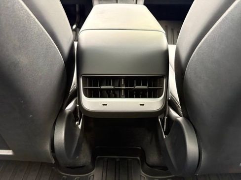 Used 2022 Tesla Model Y Long Range AWD/4WD image 15