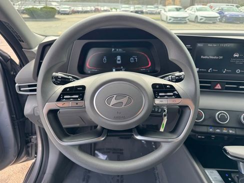 Certified 2024 Hyundai Elantra SE FWD image 24