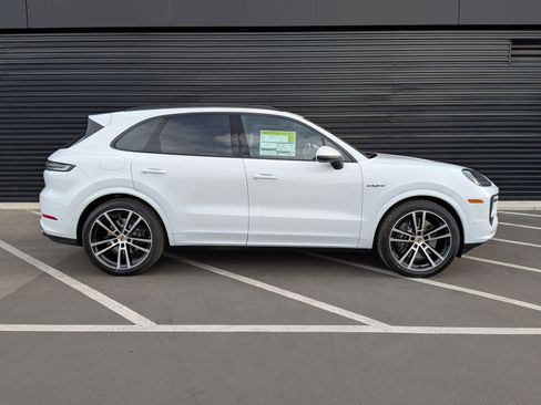 Certified 2026 Porsche Cayenne E-Hybrid AWD/4WD image 8