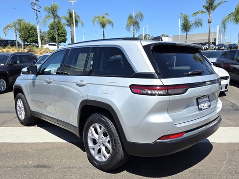 Certified 2022 Jeep Grand Cherokee Limited image 3