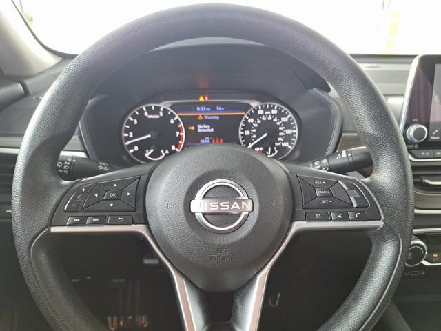 Used 2025 Nissan Altima 2.5 SV FWD image 11
