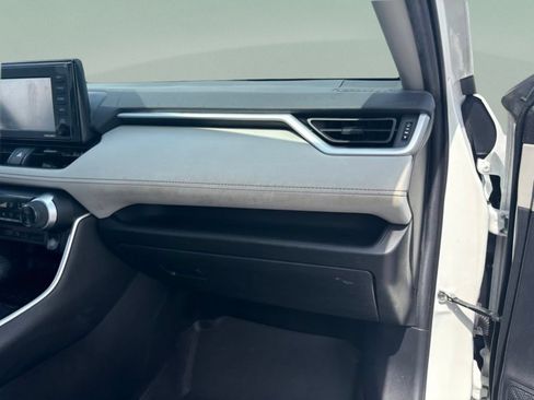Used 2020 Toyota RAV4 XLE FWD image 26
