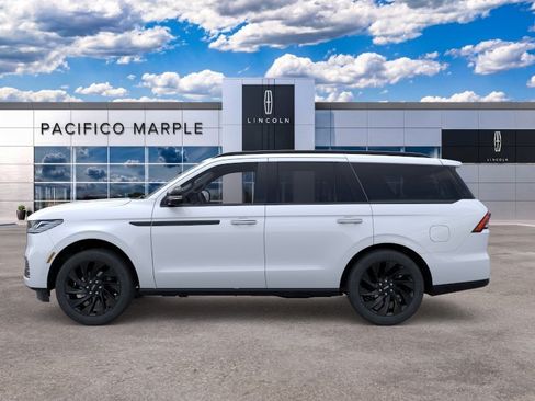 New 2026 Lincoln Navigator Reserve w/ Jet Appearance Package AWD/4WD image 3