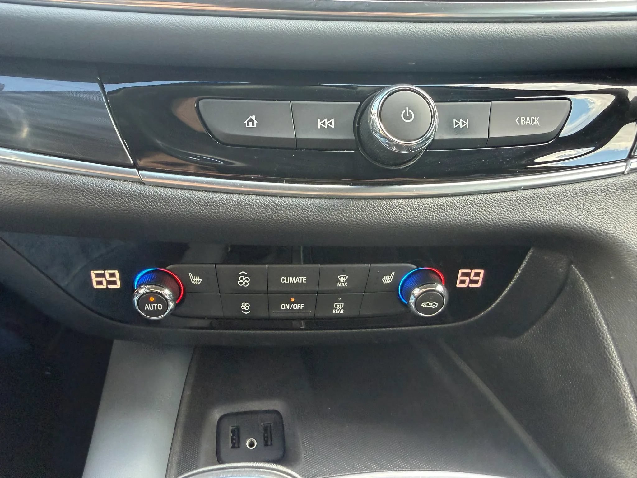 Used 2019 Buick Enclave Essence FWD image 27