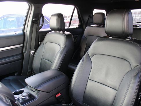 Used 2018 Ford Explorer XLT w/ Equipment Group 202A image 14