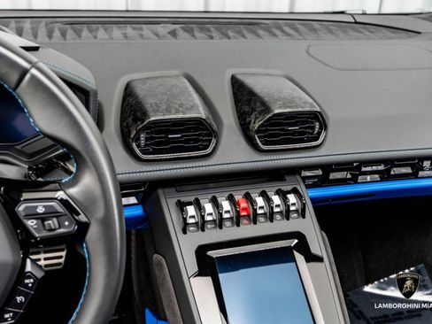 Used 2022 Lamborghini Huracan EVO image 39