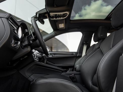 Certified 2026 Porsche Macan Turbo AWD/4WD image 26