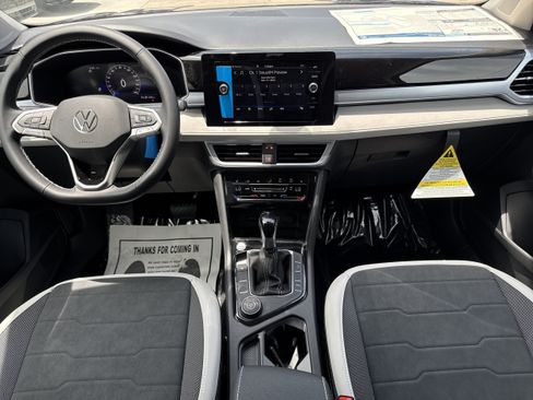 New 2026 Volkswagen Taos SE AWD/4WD image 12