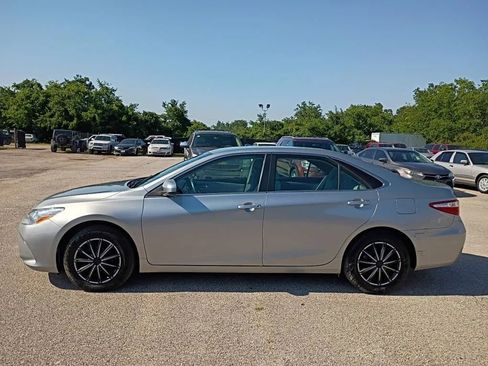 Used 2016 Toyota Camry LE FWD image 2