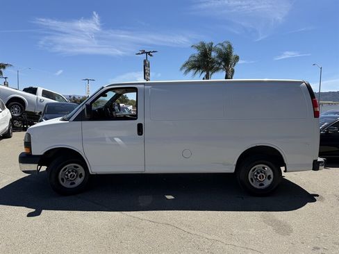 Used 2014 GMC Savana 2500 RWD image 4
