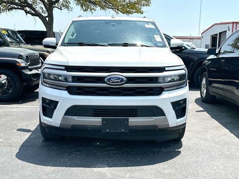 Used 2022 Ford Expedition XLT RWD image 2