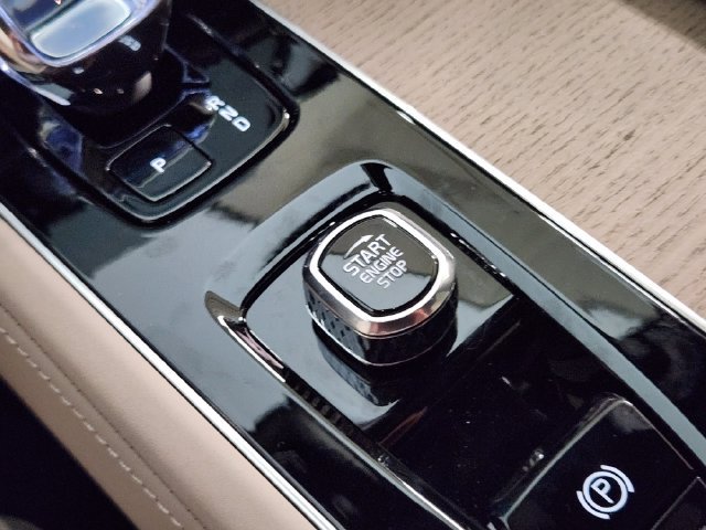 New 2026 Volvo XC90 T8 Plus w/ Protection Package Premier AWD/4WD image 21