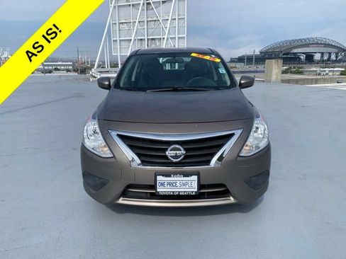 Used 2015 Nissan Versa SV FWD image 3