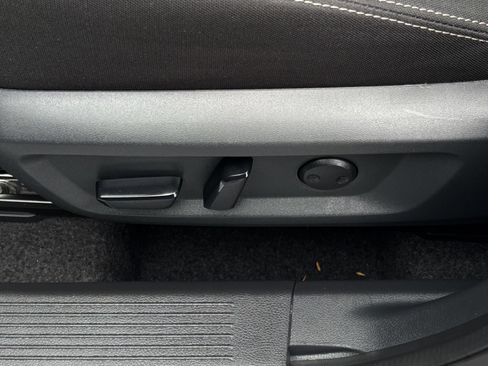 Used 2025 Nissan Rogue SV FWD image 22