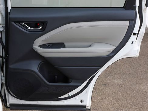 Used 2025 Subaru Forester Limited image 41