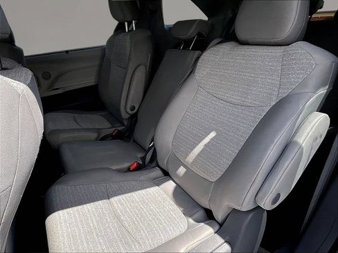 Used 2021 Toyota Sienna LE FWD image 22