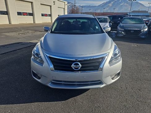 Used 2014 Nissan Altima 2.5 SV image 2