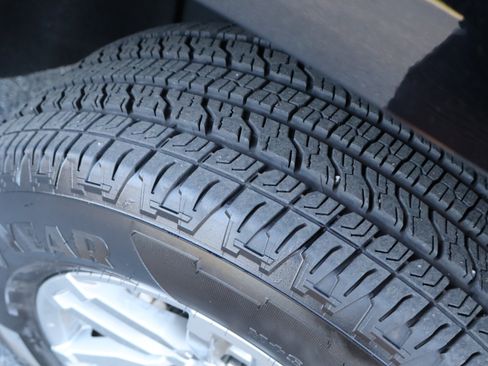 Used 2024 Chevrolet Colorado LT w/ LT Convenience Package III image 14