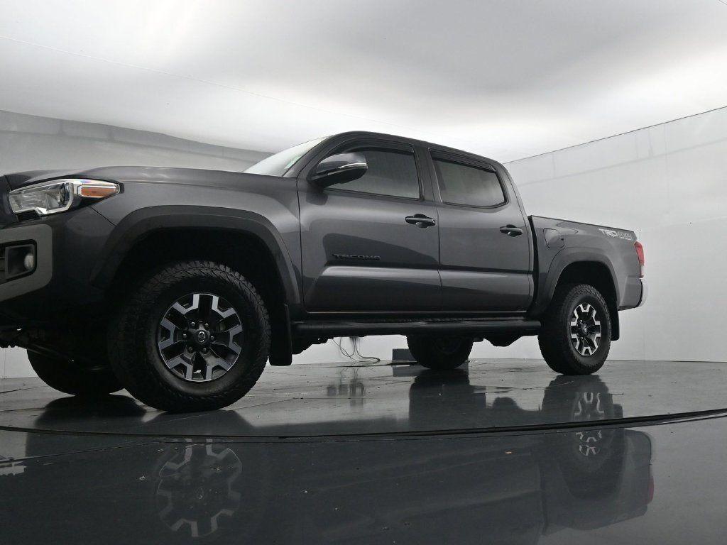 Used 2019 Toyota Tacoma TRD Off-Road AWD/4WD image 34
