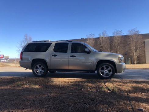Used 2007 Chevrolet Suburban LS image 8