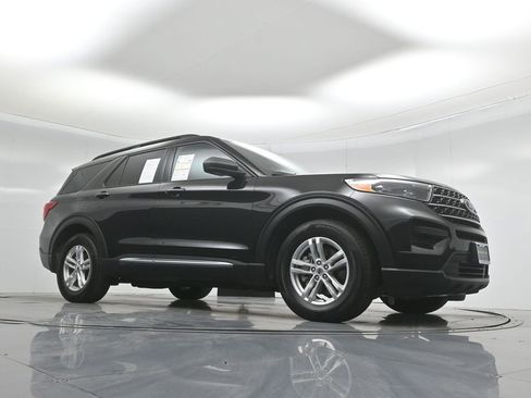 Certified 2022 Ford Explorer XLT image 4