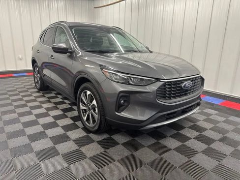 Used 2025 Ford Escape Platinum AWD/4WD image 2