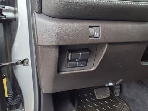 Used 2023 Chevrolet Colorado LT w/ LT Convenience Package II image 18