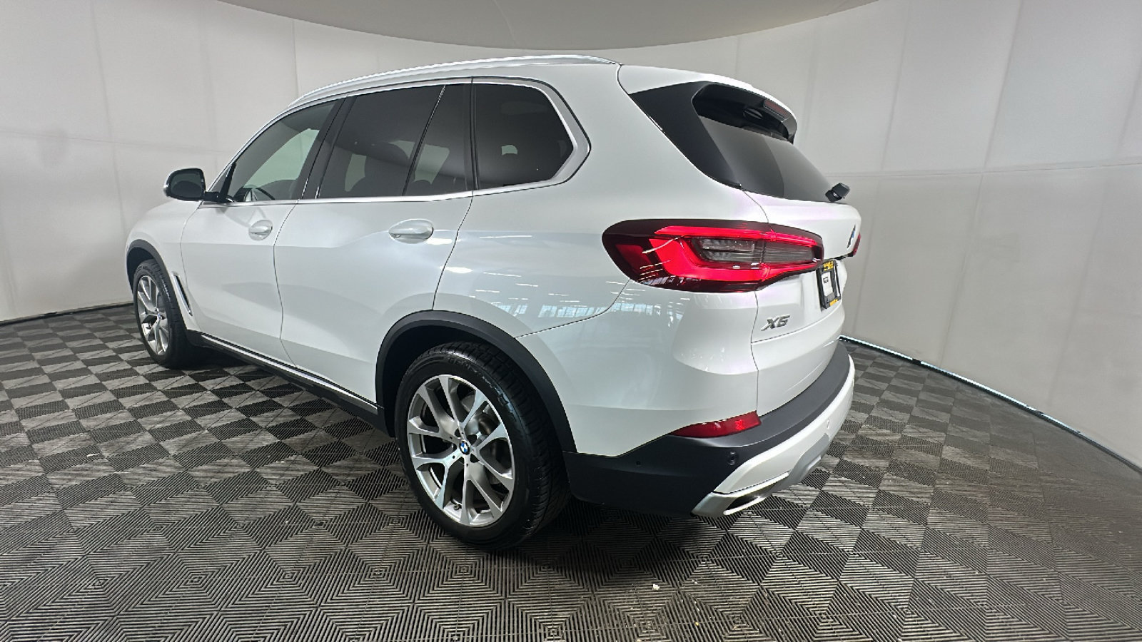 Used 2023 BMW X5 xDrive40i AWD/4WD image 5