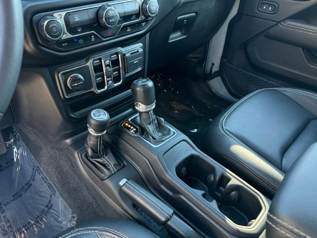 Used 2023 Jeep Wrangler Unlimited Sahara AWD/4WD image 32