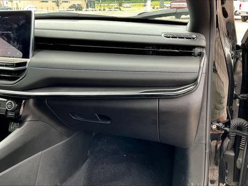 Used 2025 Jeep Compass Latitude w/ Altitude Special Edition AWD/4WD image 17