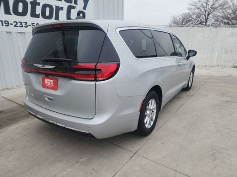 New 2026 Chrysler Pacifica Select FWD image 15