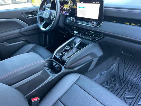 Used 2026 Chevrolet Colorado Z71 w/ Technology Package AWD/4WD image 14