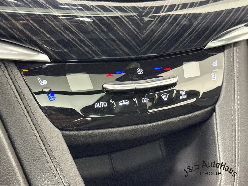 Used 2025 Cadillac XT6 Premium Luxury AWD/4WD image 21