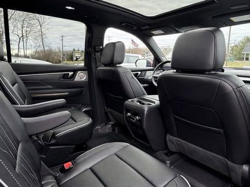 Used 2025 Buick Enclave Avenir w/ Super Cruise Package AWD/4WD image 19