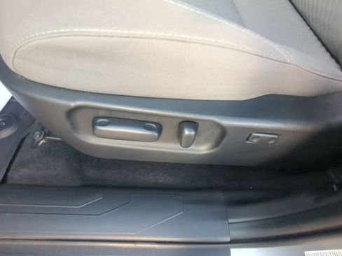 Used 2020 Toyota Tacoma SR5 AWD/4WD image 12