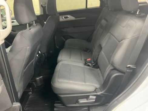 Used 2025 Ford Explorer Active AWD/4WD image 14