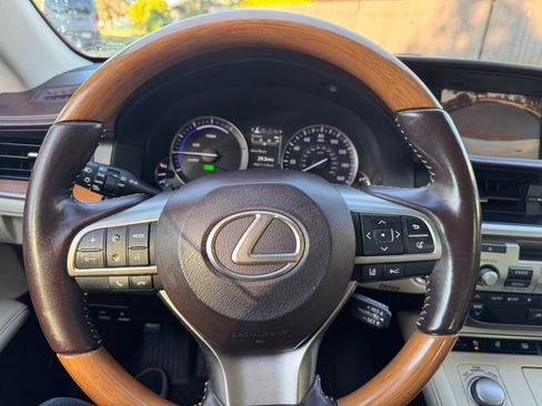 Used 2018 Lexus ES 300h image 17