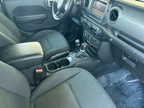 Used 2022 Jeep Gladiator Overland AWD/4WD image 17