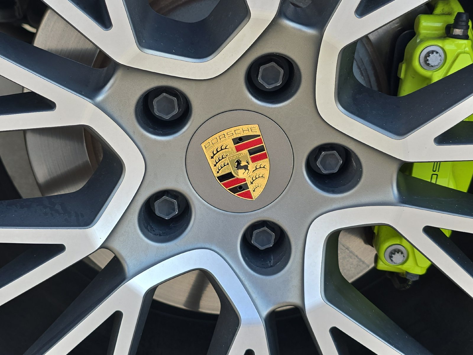 Certified 2023 Porsche Cayenne Platinum Edition AWD/4WD image 25