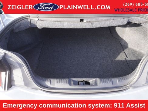 Used 2024 Ford Mustang Premium image 5