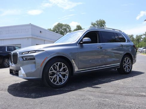 Used 2025 BMW X7 xDrive40i AWD/4WD image 3