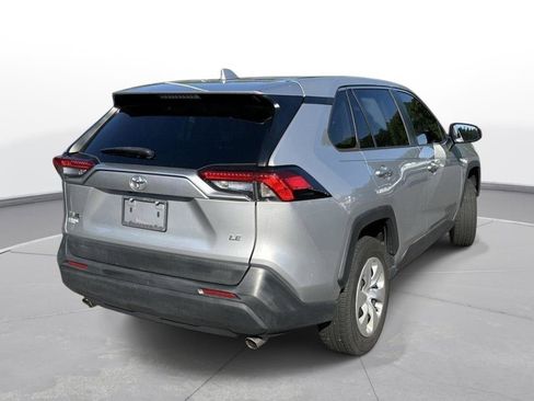 Used 2022 Toyota RAV4 LE FWD image 6