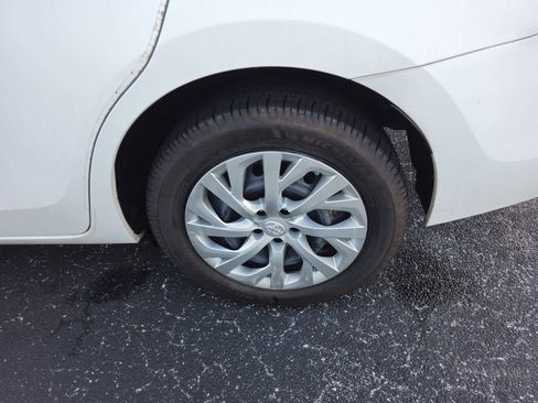 Used 2019 Toyota Corolla LE image 16