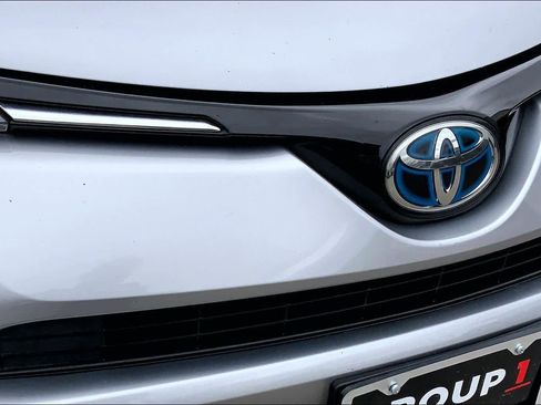 Used 2018 Toyota RAV4 XLE image 30