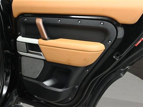 Used 2024 Land Rover Defender 130 S image 17