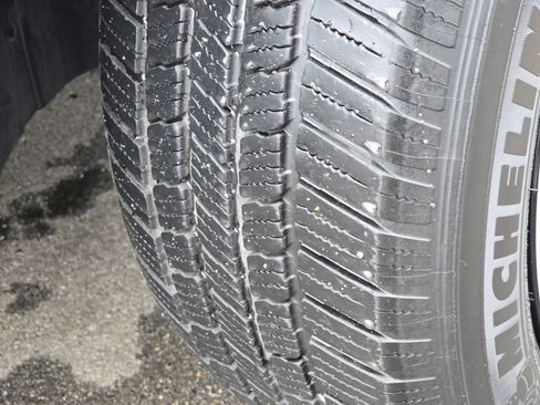 Used 2018 Volvo XC60 T6 Momentum w/ Advanced Package image 15