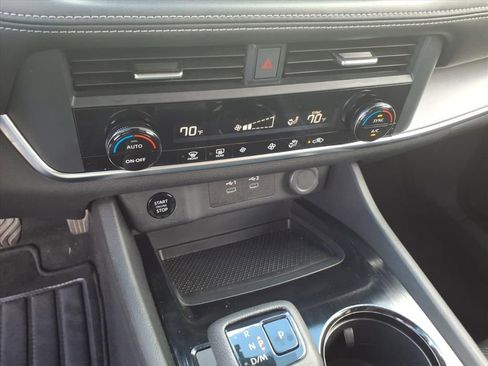 Used 2024 Nissan Rogue SV image 36