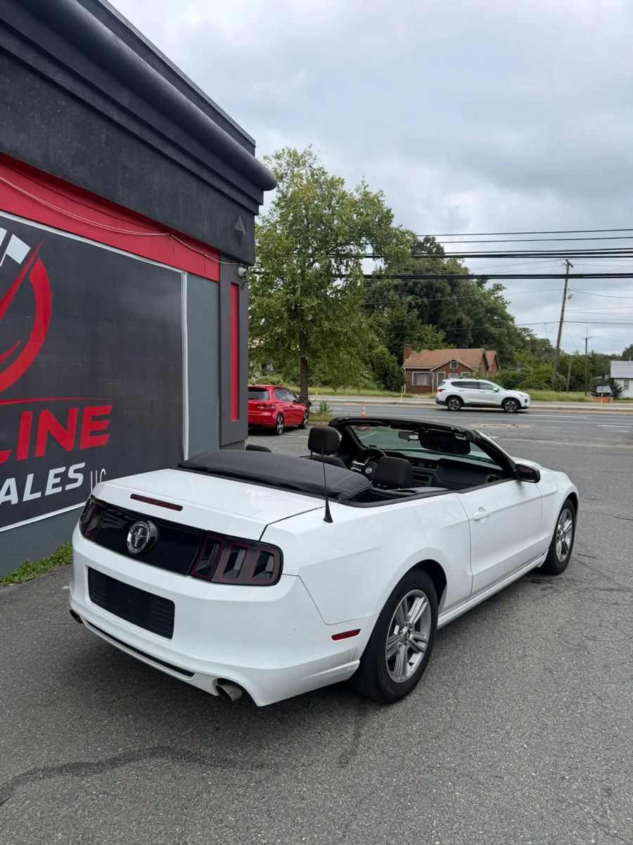 Used 2014 Ford Mustang Convertible RWD image 12